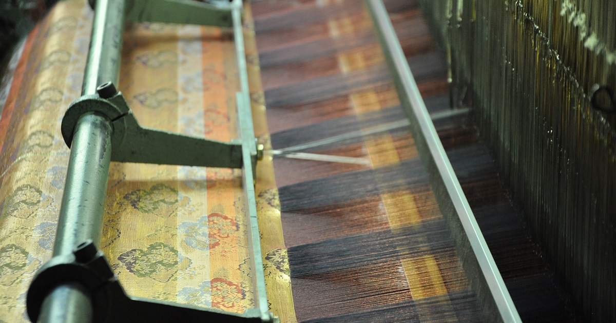 富士山の麓で1000年以上紡がれるハタオリマチの織物